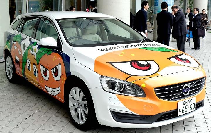 愛媛FCのマスコットキャラクターのラッピングカー